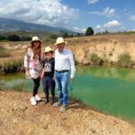 turistas visitando Pozos Azules villa de leyva